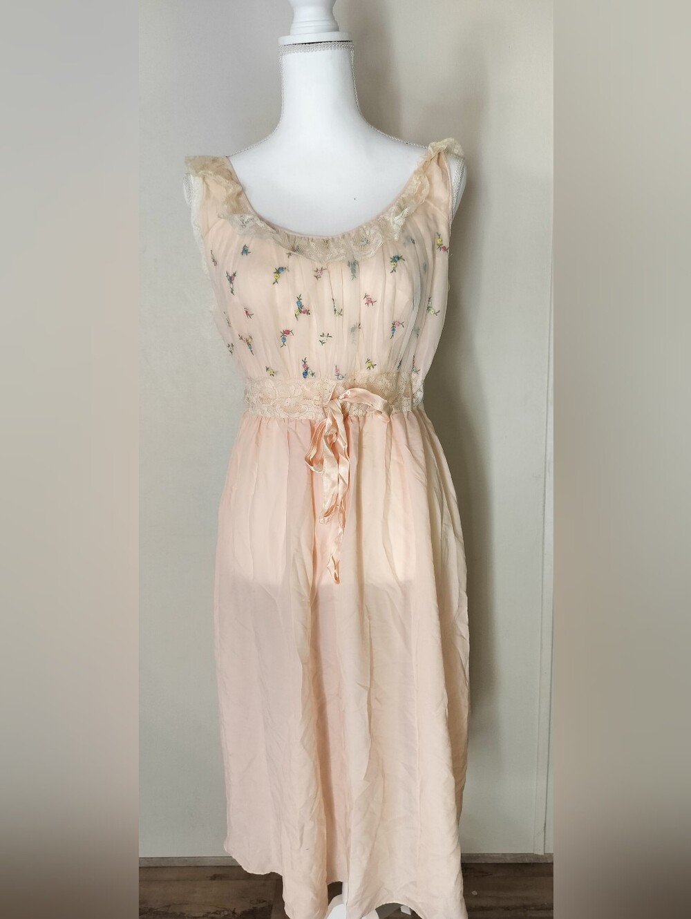 Jasmine Sheer Embroidered Midi Robe in Pale Peach
